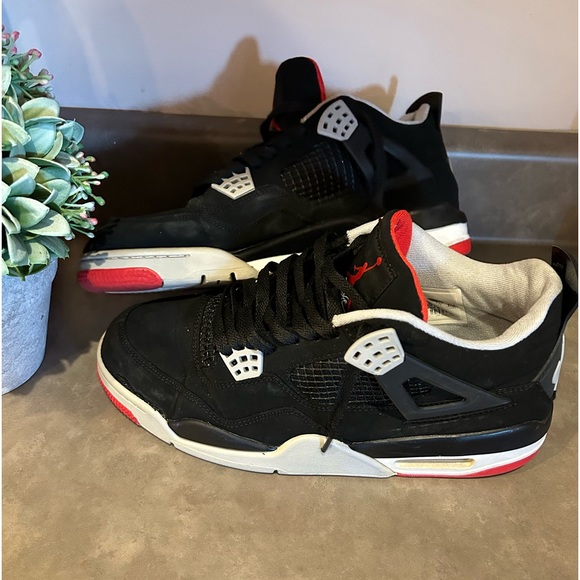 Air Jordan Other - Nike Air Jordan 4 Bred 2019 Retro Sneaker  Black Red sz 9.5 DAMAGED